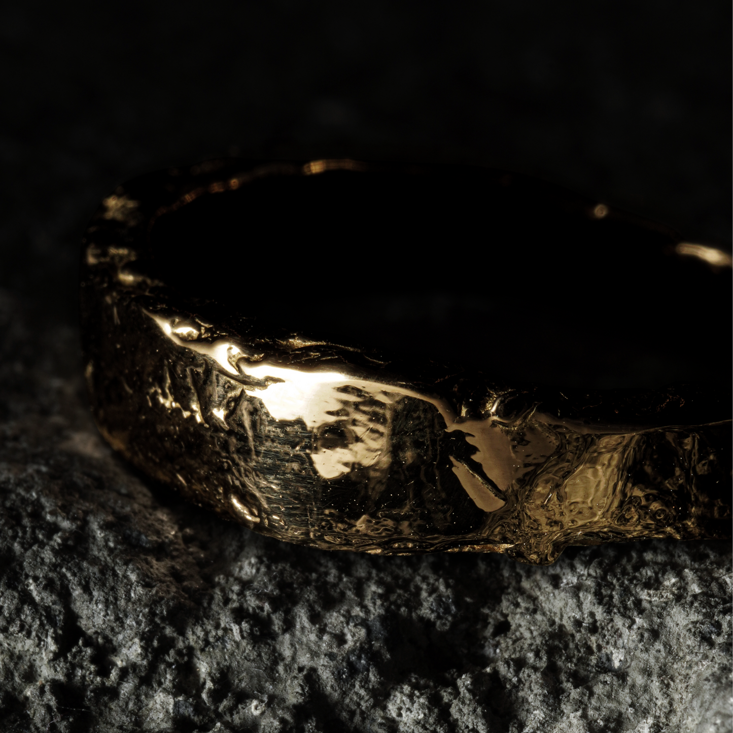 Crack Ring 01 - 18K Yellow Gold
