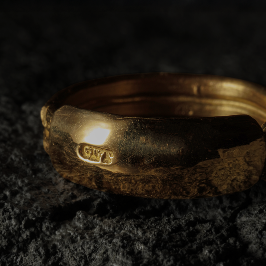Gift Plate Ring - 18K Yellow Gold