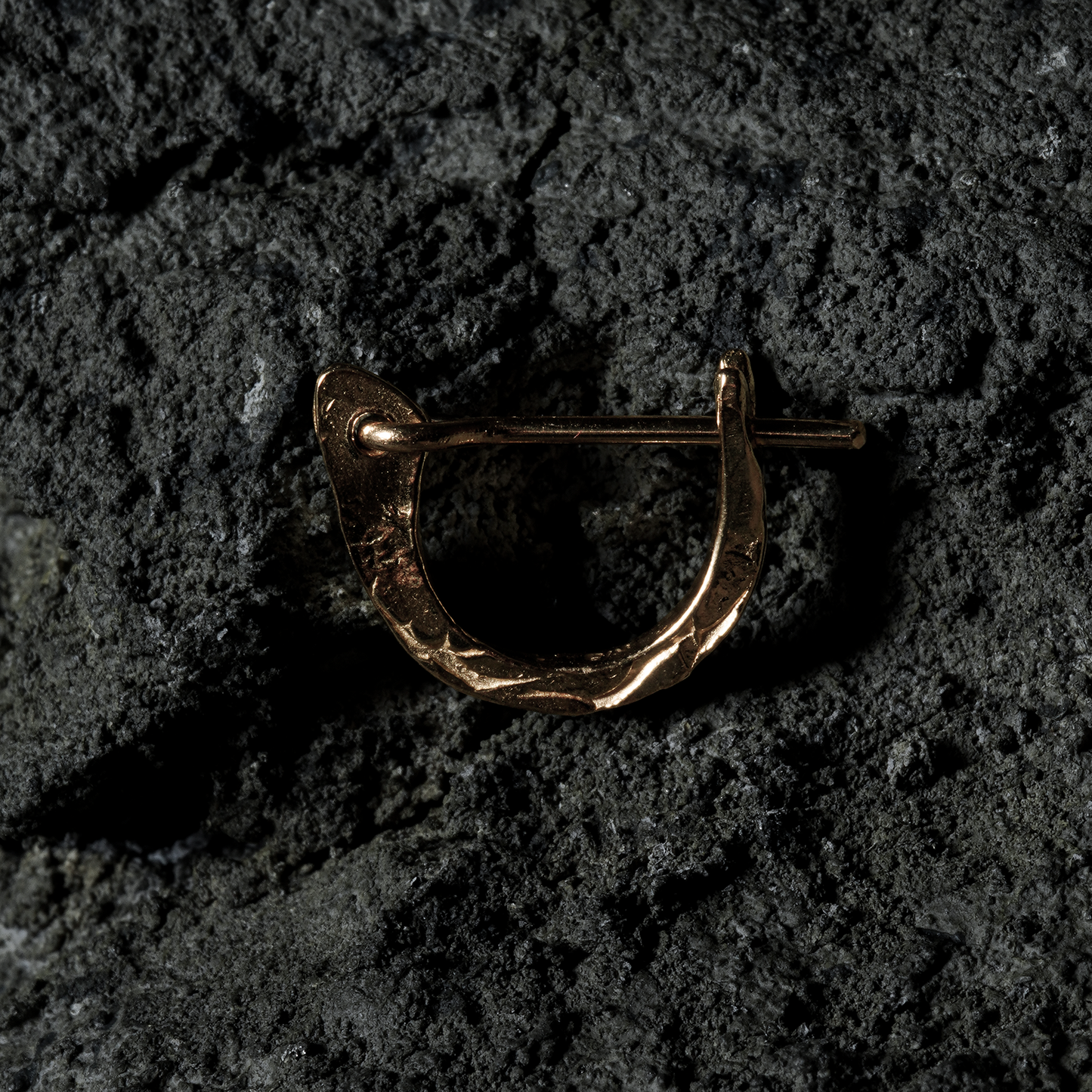 Crack Pierce 01- 18K Yellow Gold